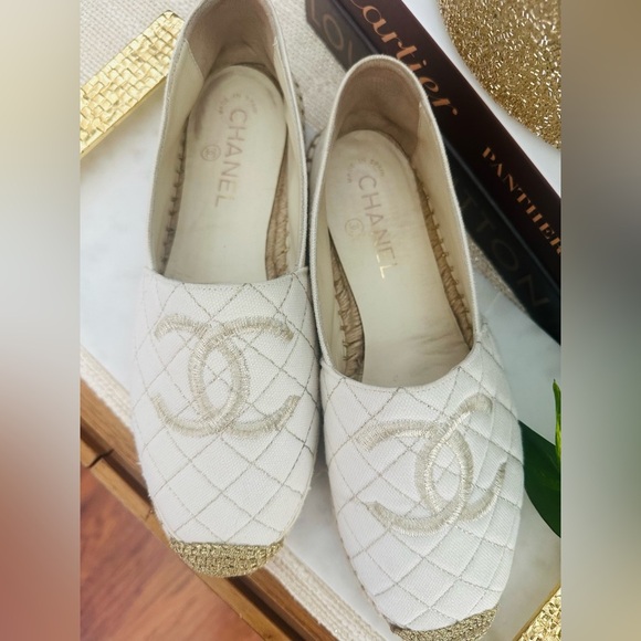 CHANEL Ivory Quilted Logo Espadrilles Size 39 - Picture 5 of 11